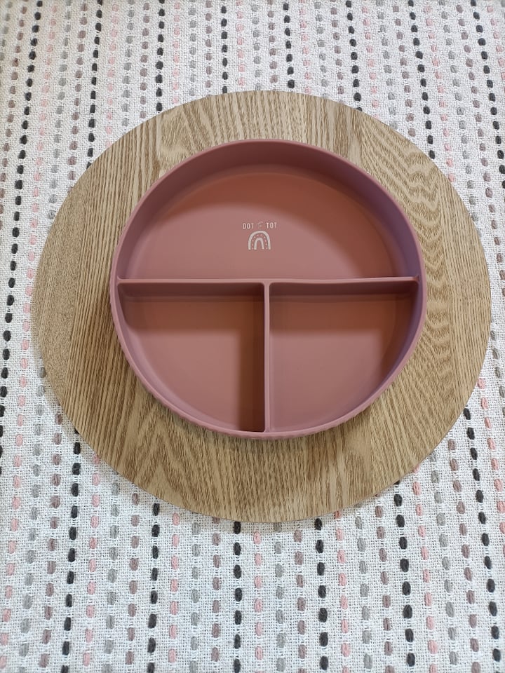 SILICONE PLATE WITH SUCTION