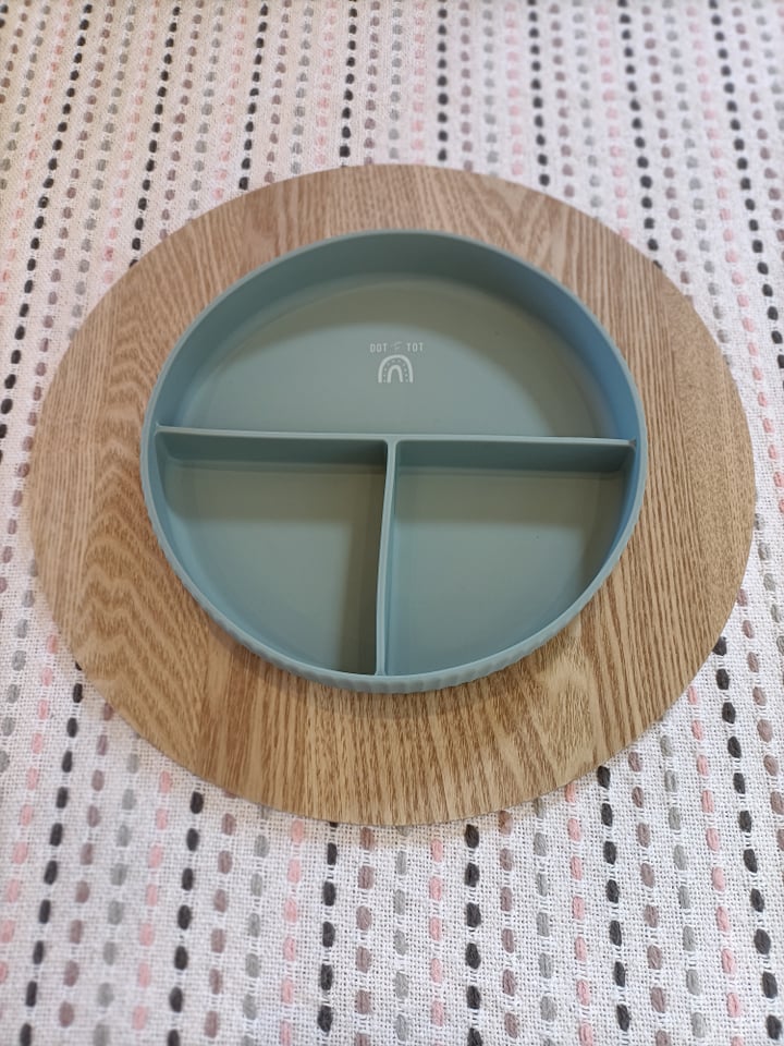 SILICONE PLATE WITH SUCTION